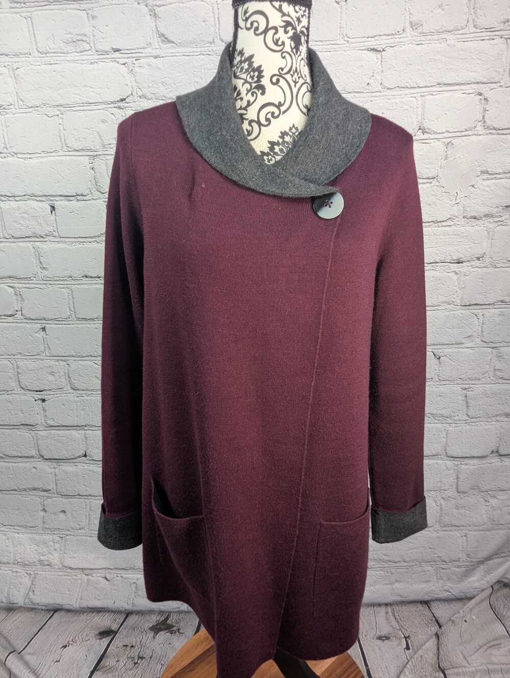 Jones & Co Women's Cardigan Size Medium Pockets Side Button Rr03
